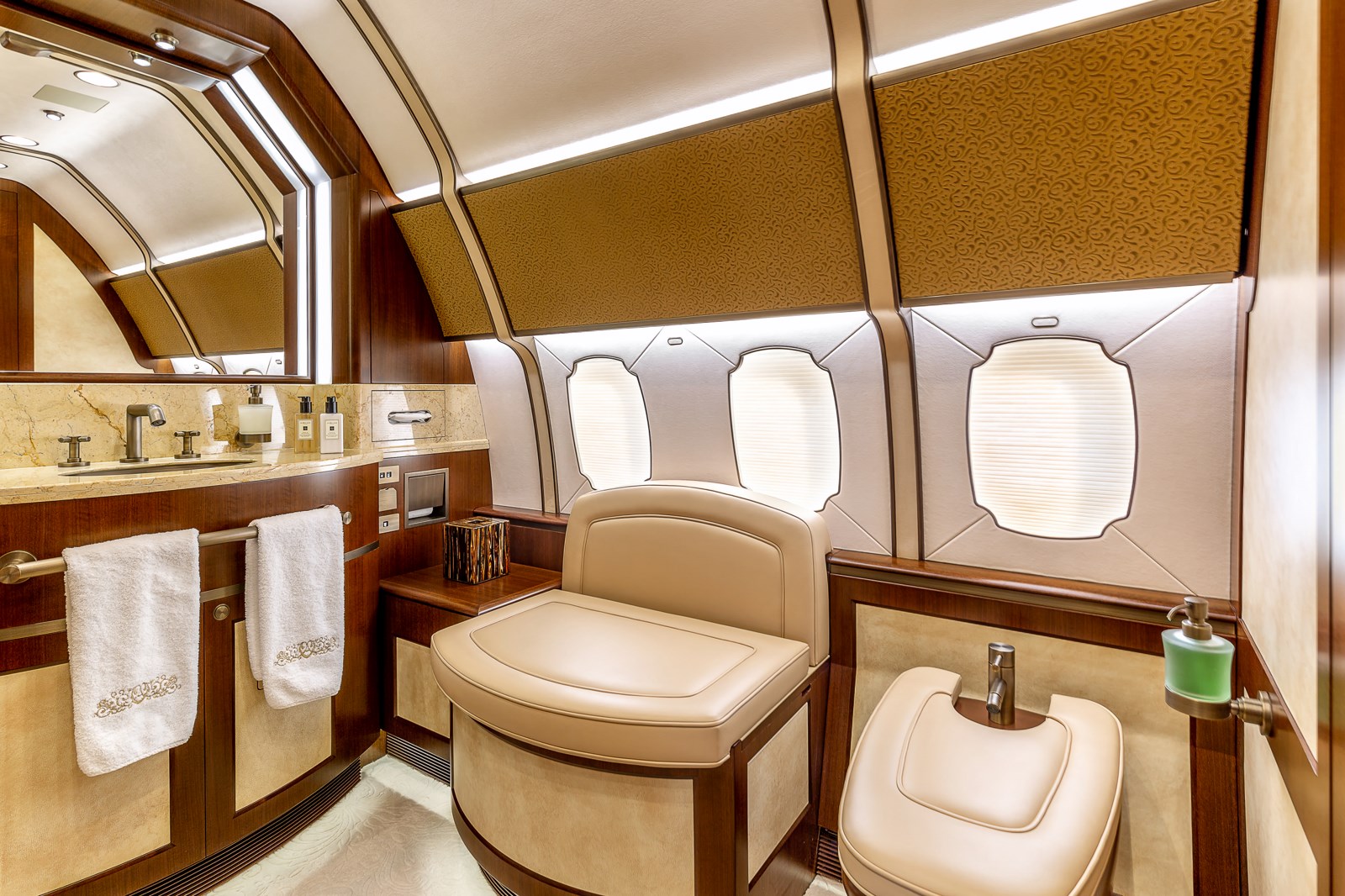 aereo d'affari Boeing Business Jet 3